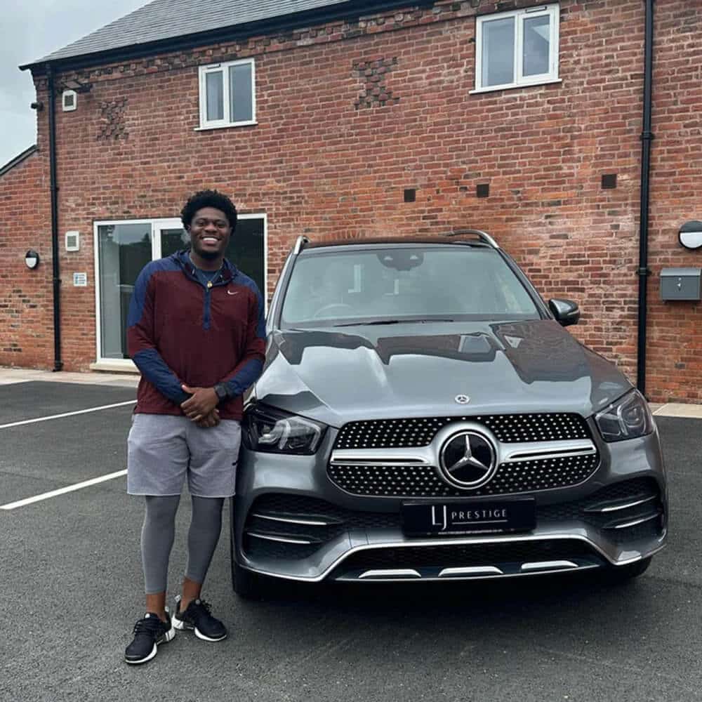 Client vehicle handover UK – Mercedes car finance delivery