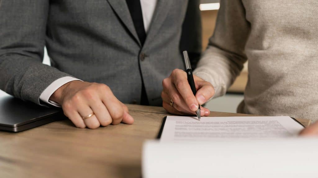 Business contract signing UK – commercial finance agreement
